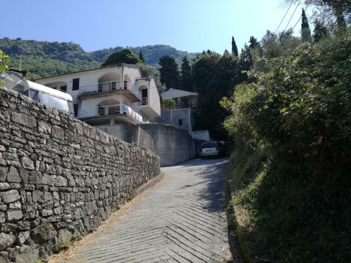 Apartman Irena Tivat Luaran gambar